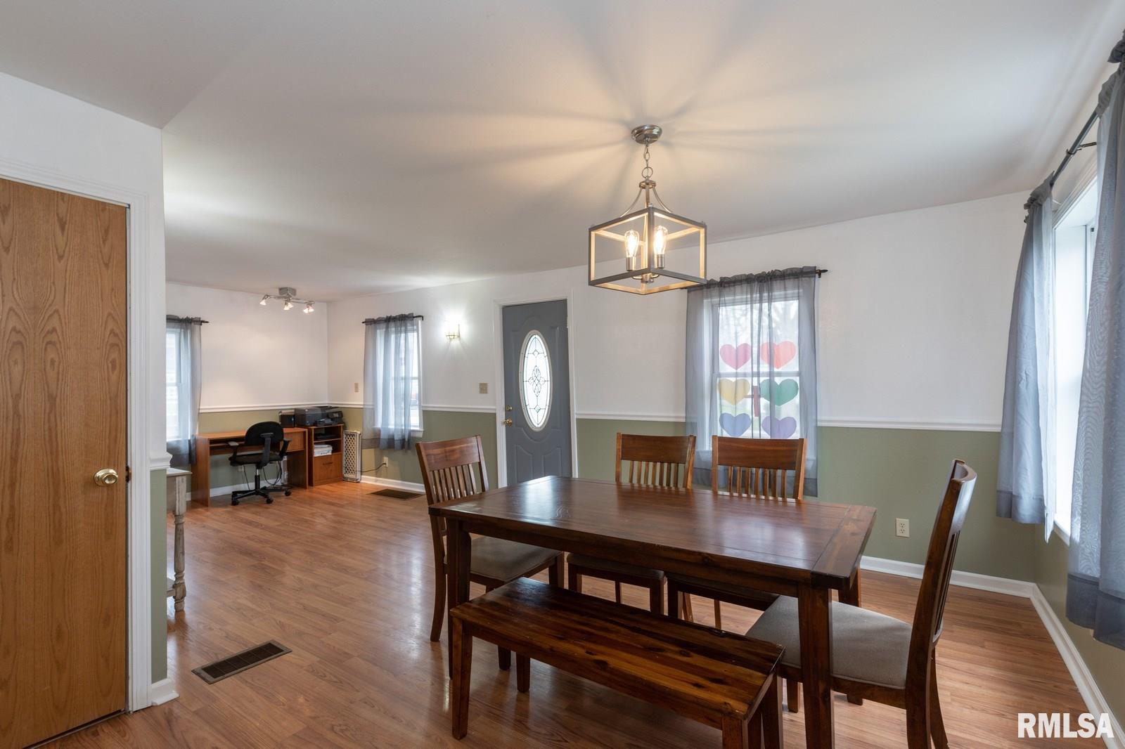 2344 North 7th Street Clinton, IA 52732 - Photo 4 of 16 Gallery Image 4