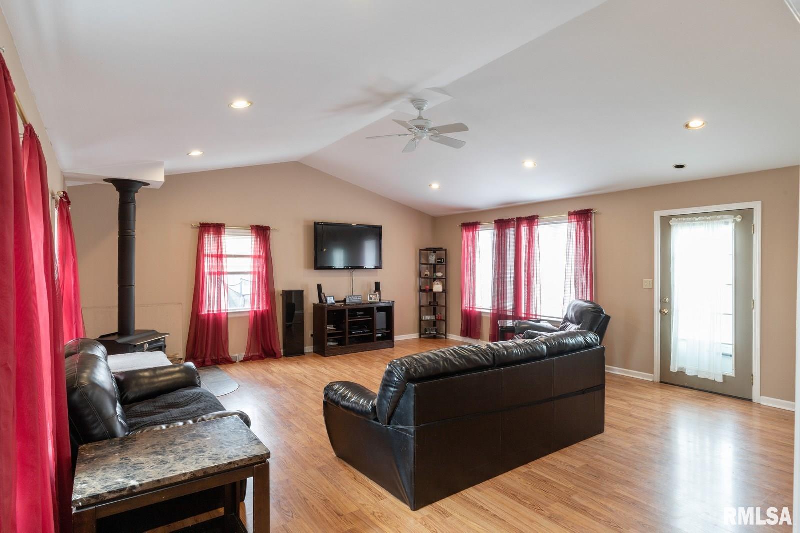 2344 North 7th Street Clinton, IA 52732 - Photo 8 of 16 Gallery Image 8