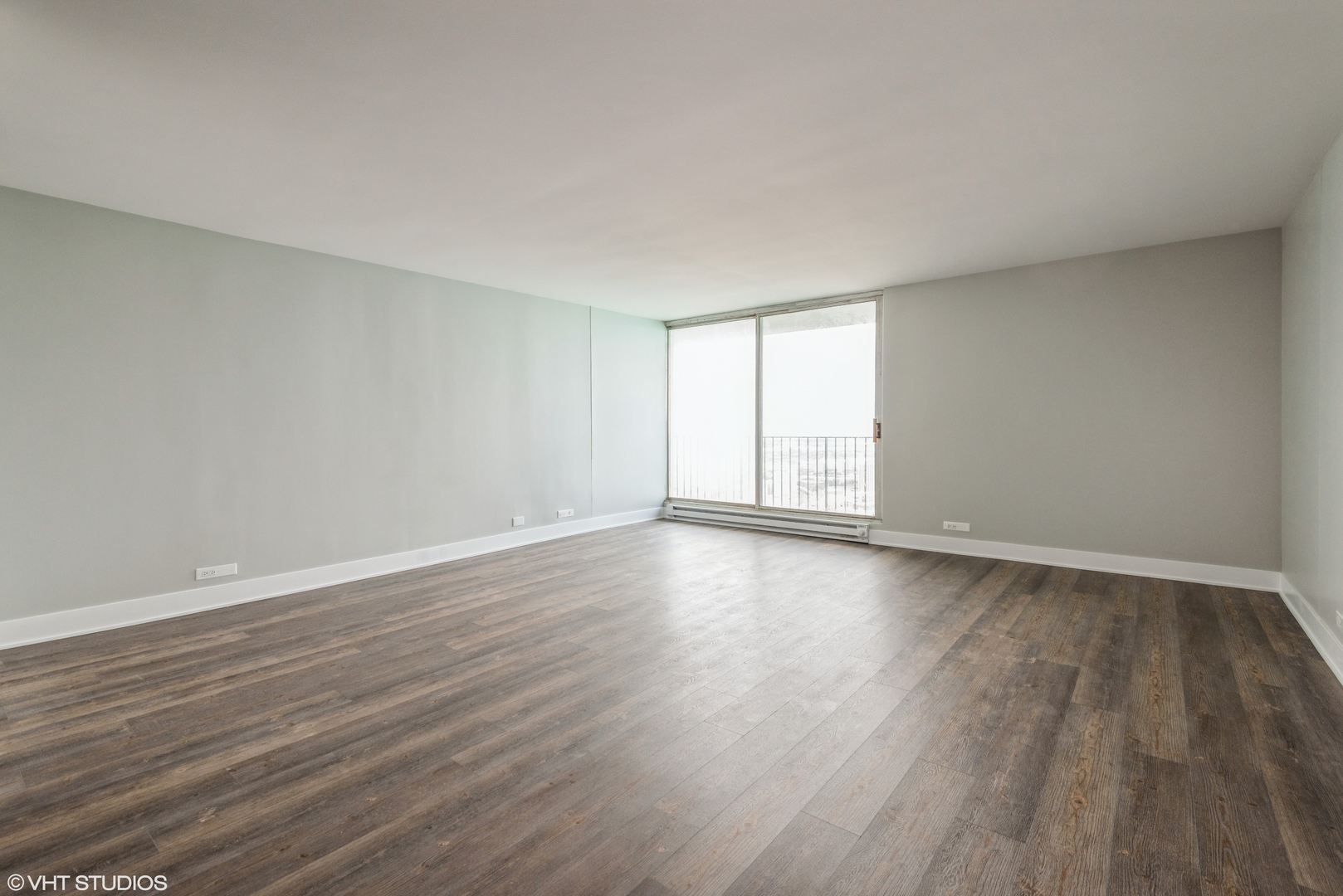 6033 North Sheridan Road, Unit 43D Chicago, IL 60660 - Photo 5 of 16 a view of an empty room with wooden floor and a window