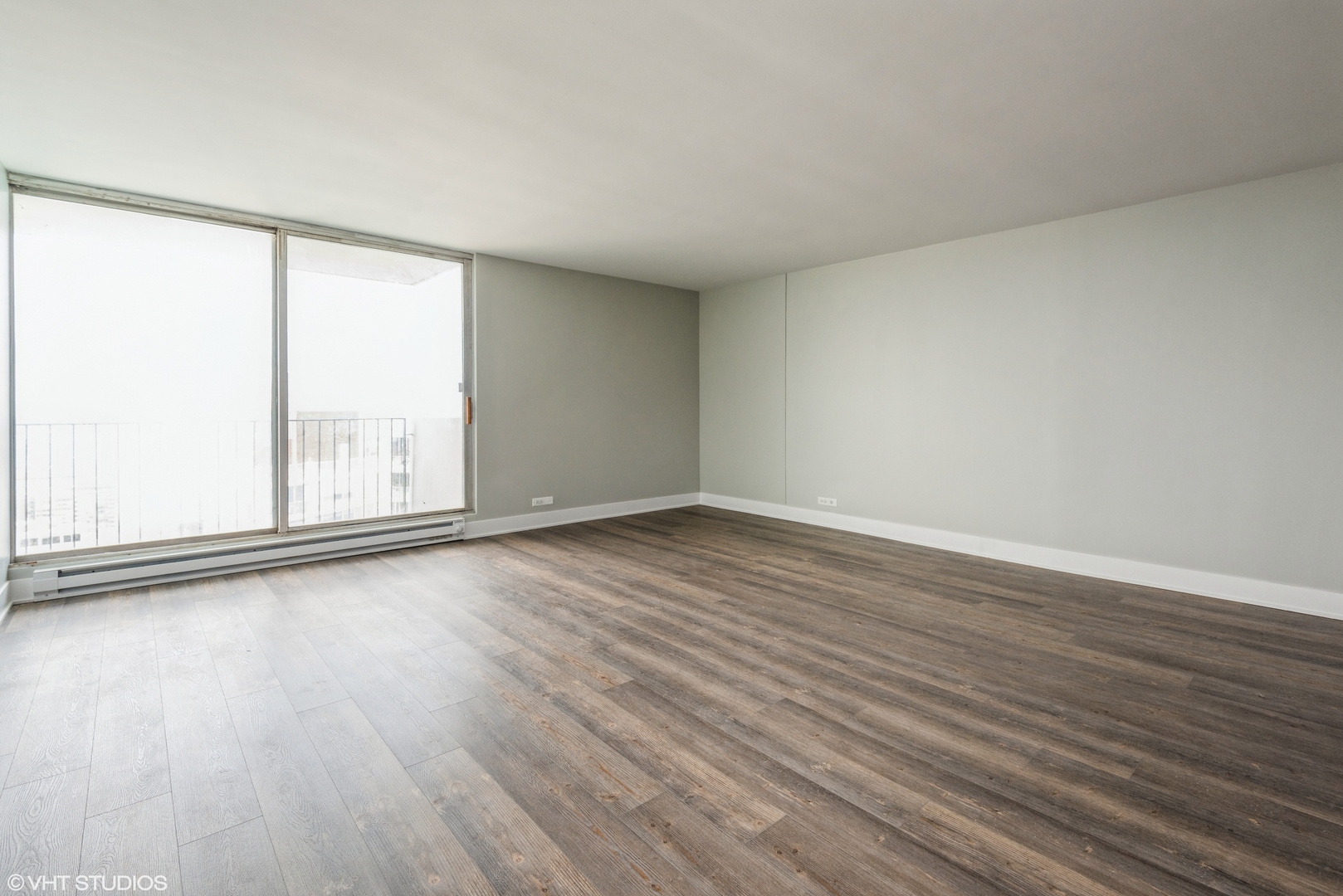 6033 North Sheridan Road, Unit 43D Chicago, IL 60660 - Photo 6 of 16 a view of an empty room with wooden floor and a window