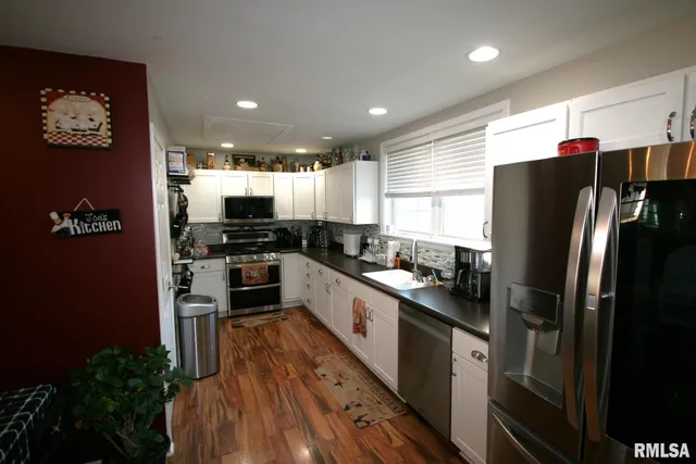 $184,900 | 111 West Fast Avenue, Mackinaw, IL 61755