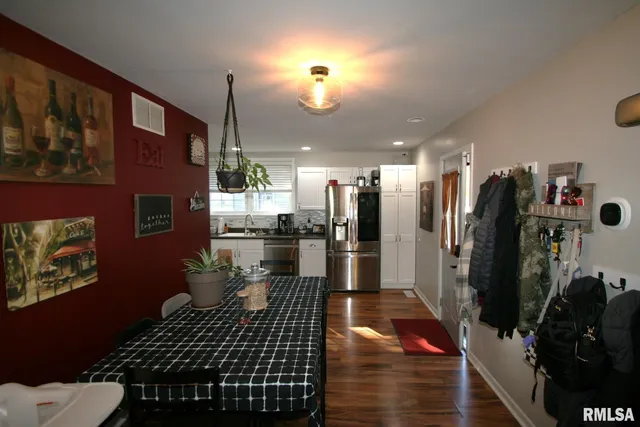 $184,900 | 111 West Fast Avenue, Mackinaw, IL 61755