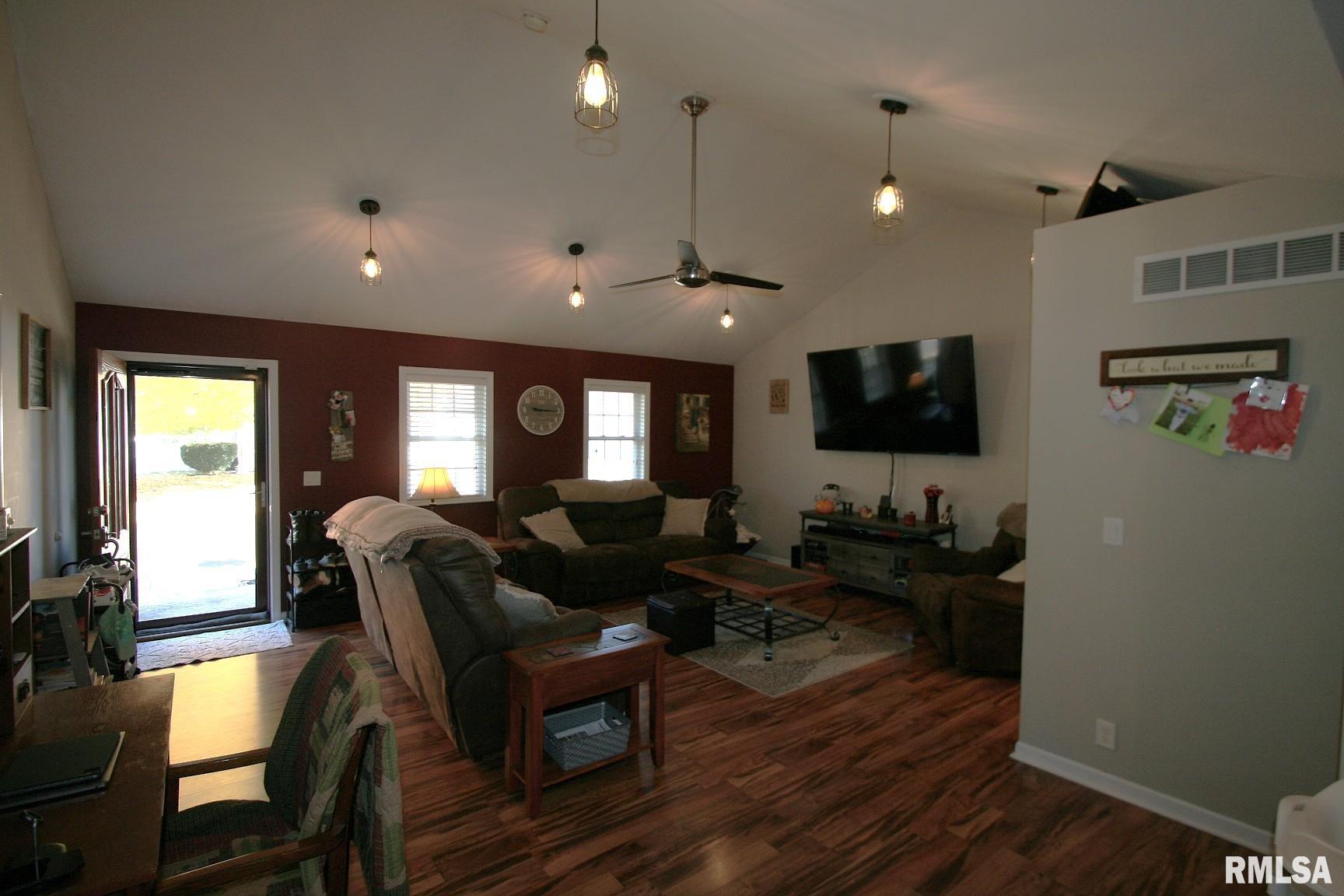 111 West Fast Avenue Mackinaw, IL 61755 - Photo 6 of 24