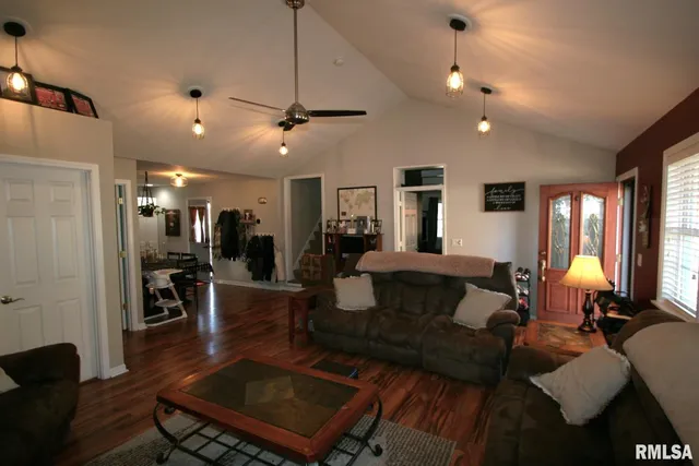 $184,900 | 111 West Fast Avenue, Mackinaw, IL 61755