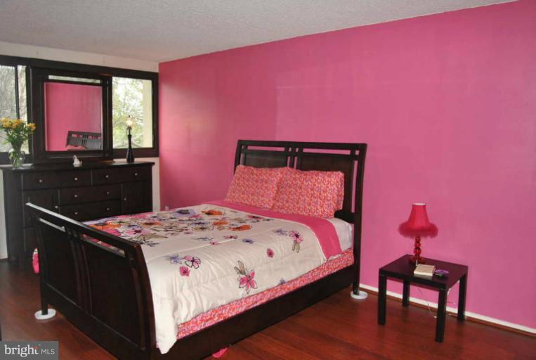 5911 Edsall Road, Unit 313 Alexandria, VA 22304 - Photo 13 of 16 Bedroom (Master)