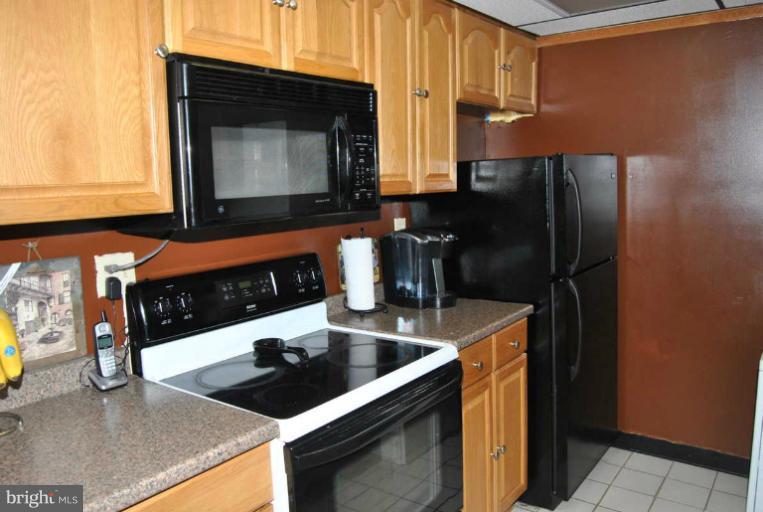 5911 Edsall Road, Unit 313 Alexandria, VA 22304 - Photo 3 of 16 Kitchen