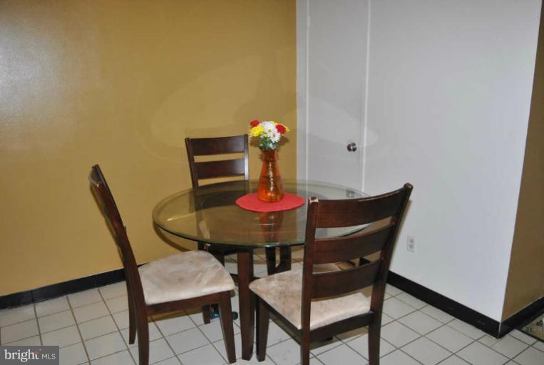 5911 Edsall Road, Unit 313 Alexandria, VA 22304 - Photo 5 of 16 Kitchen