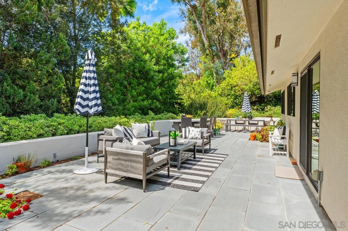 16902 Via De Santa Fe, Unit 4 Rancho Santa Fe, CA 92091 - Photo 4 of 37