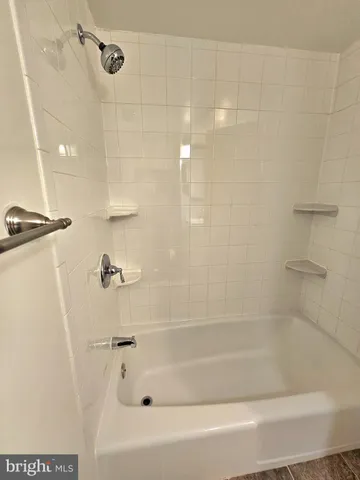 $207,000 | 5340 Holmes Run Parkway, Unit 1410, Alexandria, VA 22304