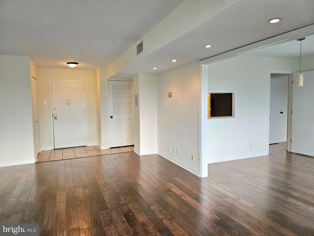 $207,000 | 5340 Holmes Run Parkway, Unit 1410, Alexandria, VA 22304