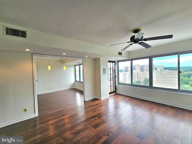 $207,000 | 5340 Holmes Run Parkway, Unit 1410, Alexandria, VA 22304