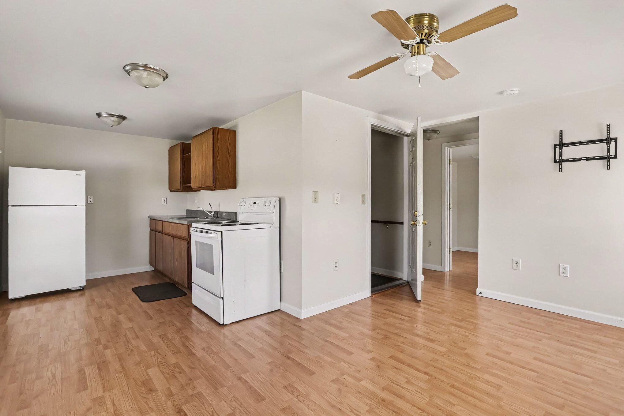 4737 Territorial Road Benton Harbor, MI 49022 - Photo 13 of 39 006_file_7807