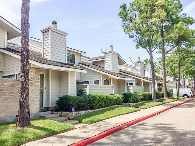 $132,500 | 11963 Bob White Drive, Unit 854, Houston, TX 77035