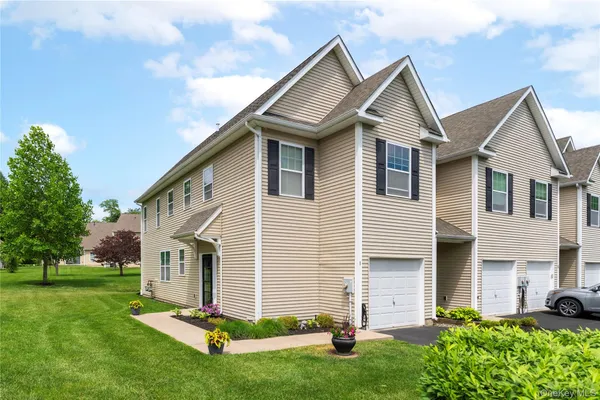 $425,000 | 1 Halley Court, Poughkeepsie, NY 12601