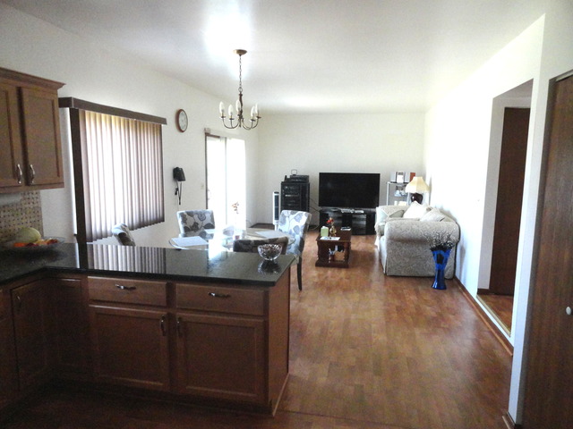 485 Parkside Drive Carol Stream, IL 60188 - Photo 3 of 15