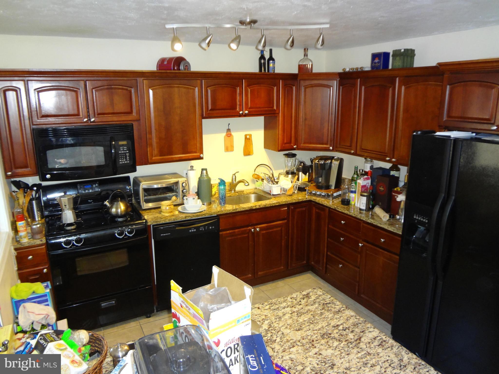 13634 Kingsman Road Woodbridge, VA 22193 - Photo 8 of 30 Kitchen