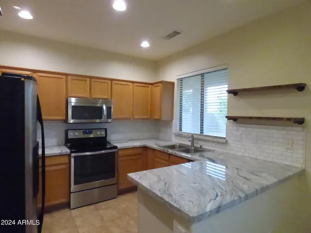 $1,895 | 18460 North 170th Lane, Surprise, AZ 85374