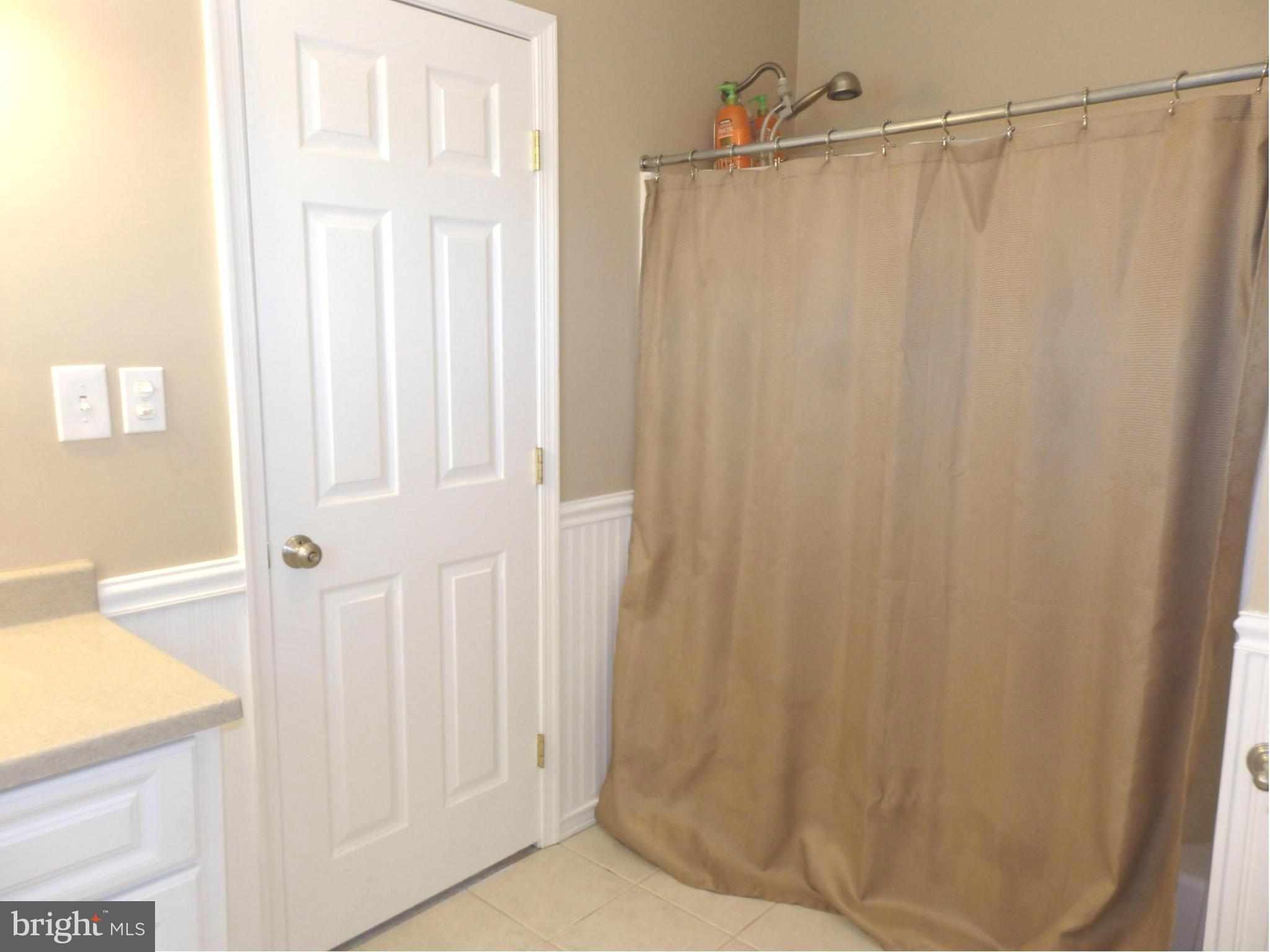 10529 White Hall Road Hagerstown, MD 21740 - Photo 17 of 29 Pretty dual entry bath on upper level