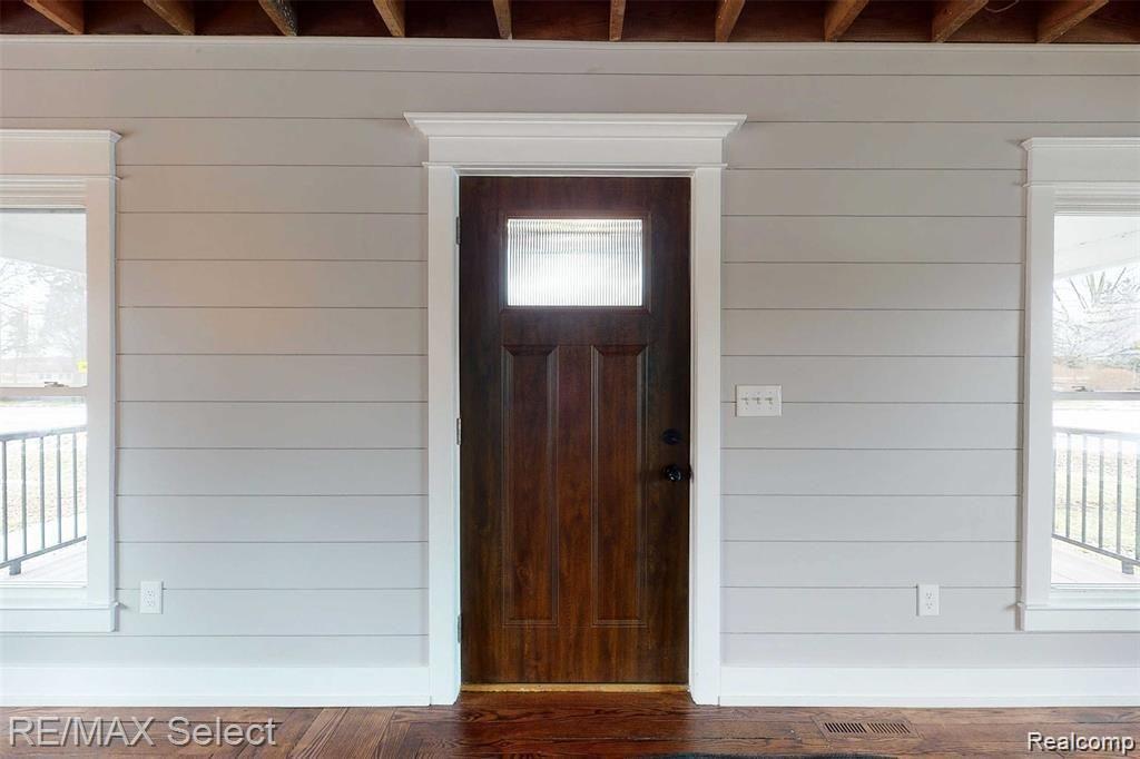 10121 Beecher Road Flushing, MI 48433 - Photo 7 of 61