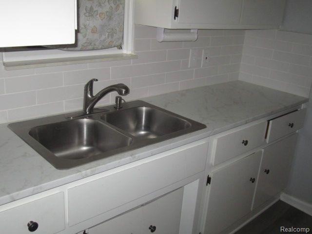 8539 Harding Center Line, MI 48015 - Photo 3 of 14