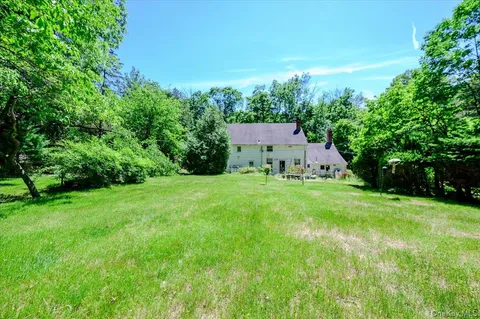 $550,000 | 169 West Rogues Path, Huntington, NY 11743