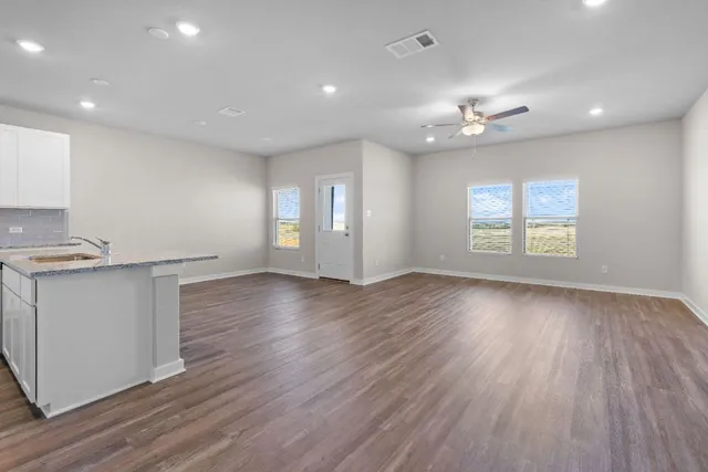 $350,390 | 200 Sleep Hollow, Jarrell, TX 76537