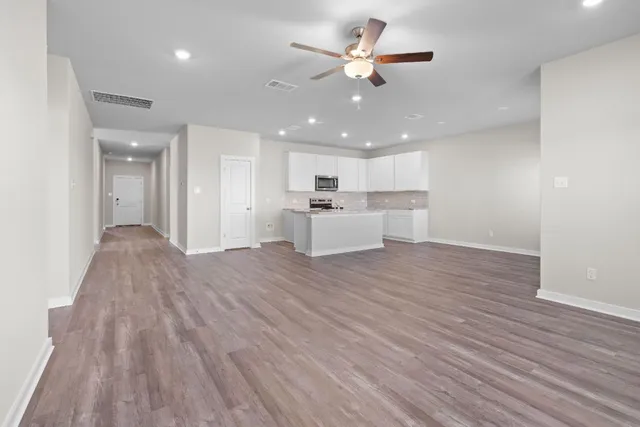 $350,390 | 200 Sleep Hollow, Jarrell, TX 76537