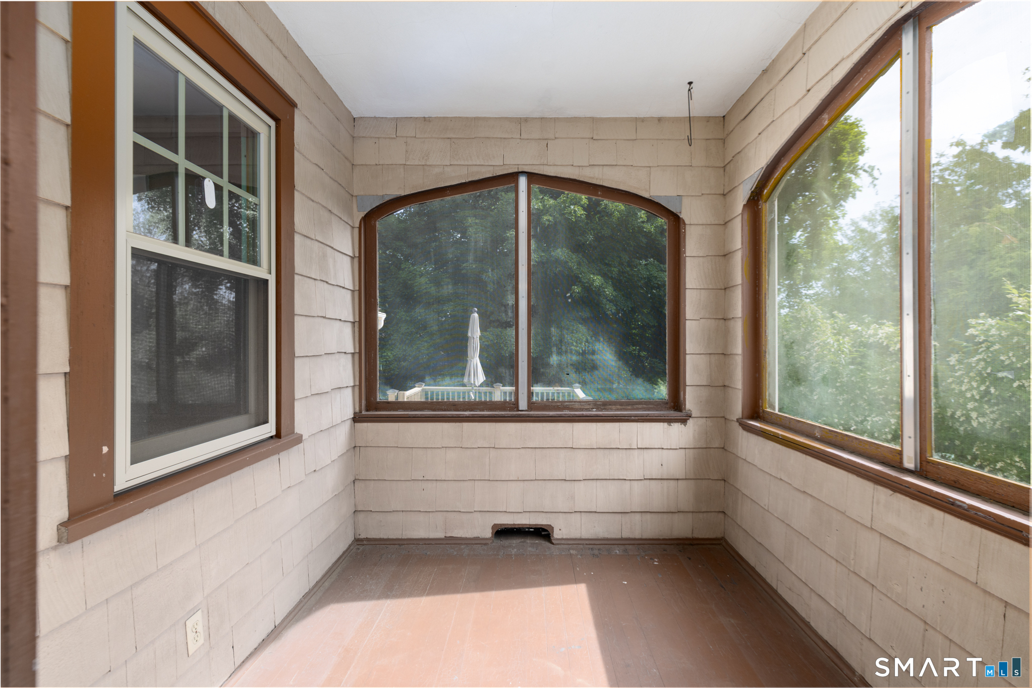 127 Roger Road New Haven, CT 06515 - Photo 16 of 40