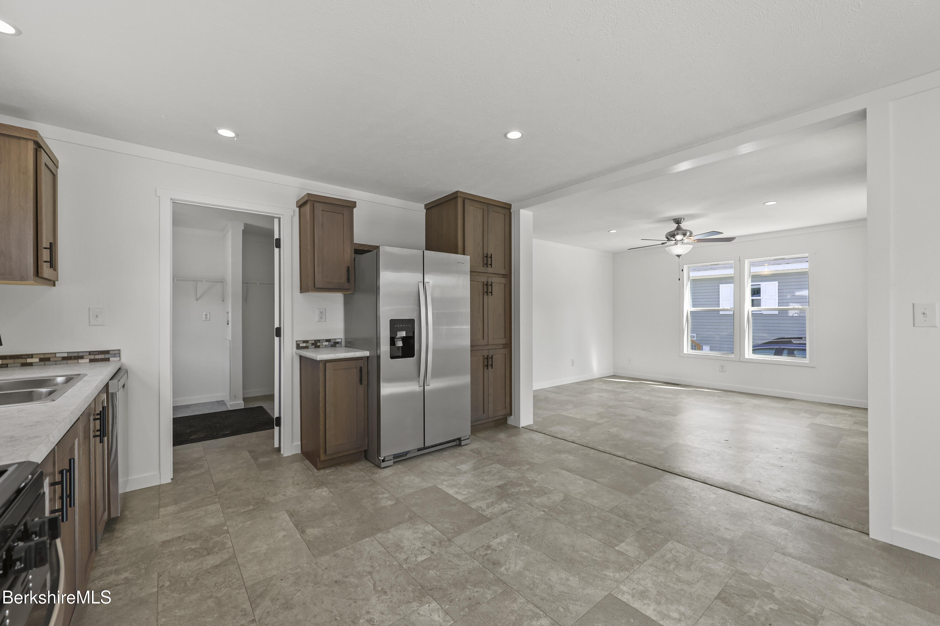 395 Cheshire Road, Unit 102 Pittsfield, MA 01201 - Photo 13 of 28