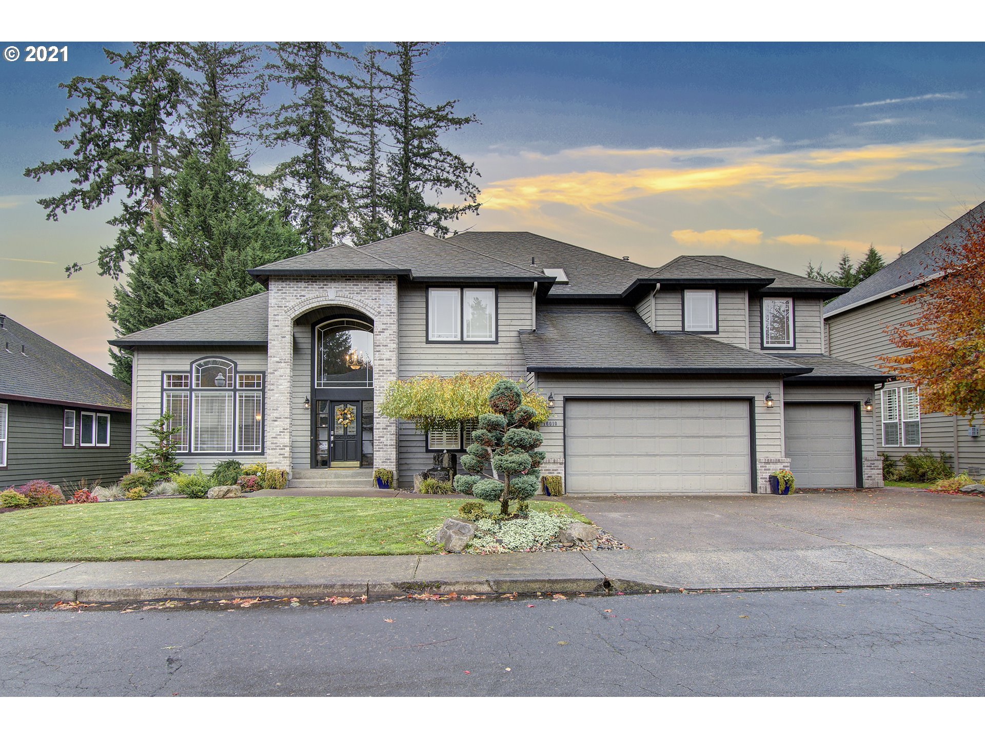16010 Northeast 25th Avenue Ridgefield, WA 98642 - Photo 1 of 32 a front view of a house with garden