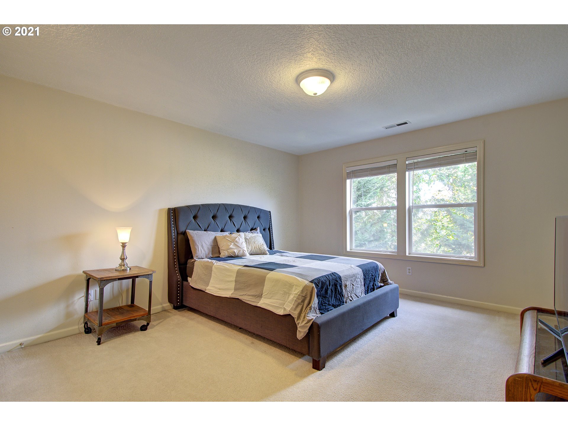 16010 Northeast 25th Avenue Ridgefield, WA 98642 - Photo 23 of 32 a bed sitting in a bedroom next to a window