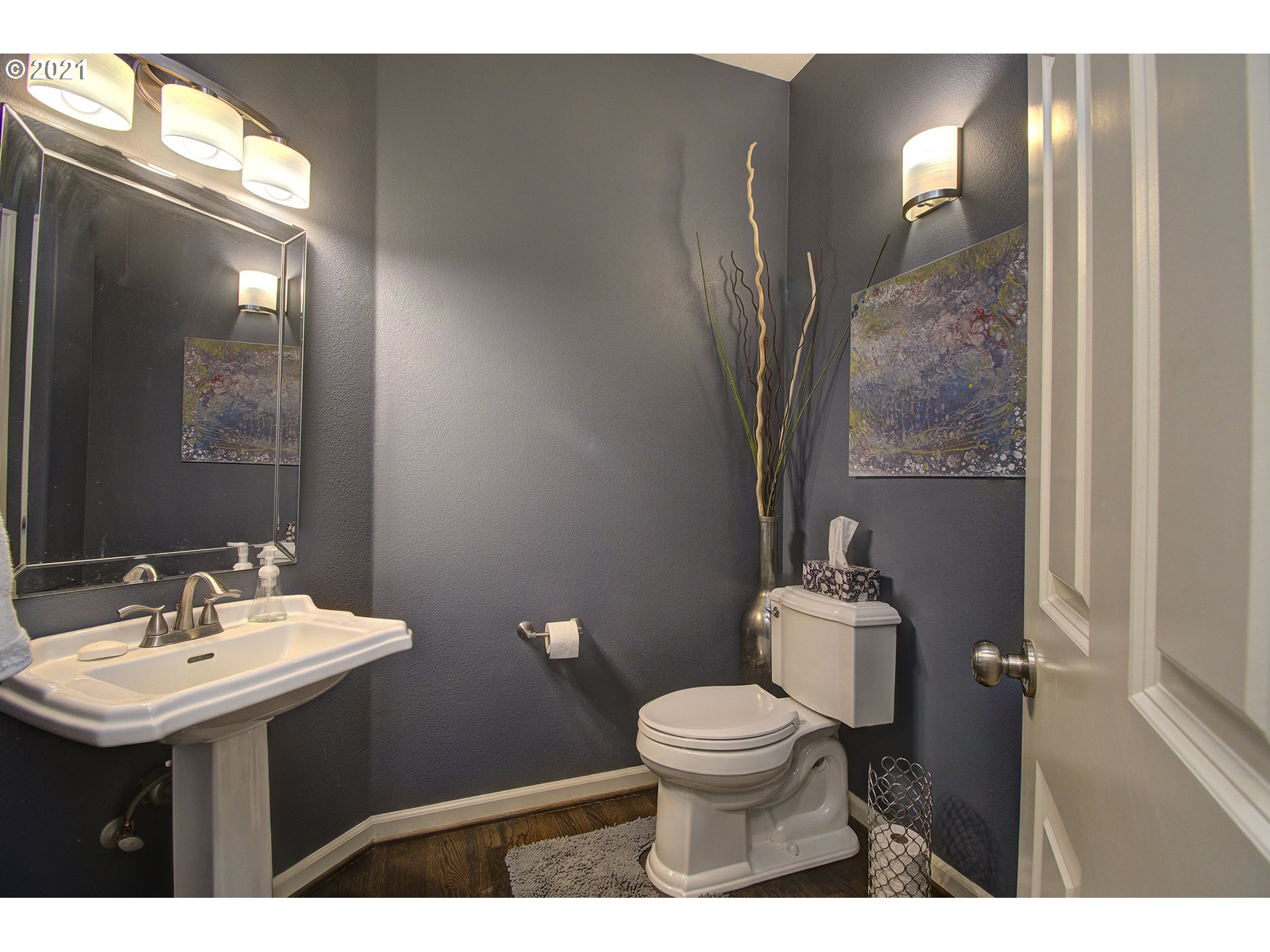 16010 Northeast 25th Avenue Ridgefield, WA 98642 - Photo 10 of 32 a bathroom with a sink toilet and mirror