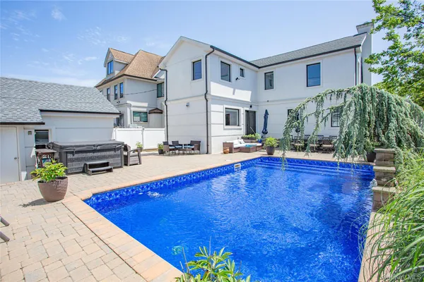 $2,198,000 | 165 West Walnut Street, Long Beach, NY 11561