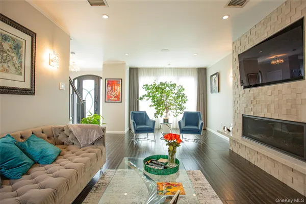 $2,198,000 | 165 West Walnut Street, Long Beach, NY 11561