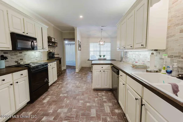 $275,000 | 2000 Stonehendge Drive, Brandon, MS 39042