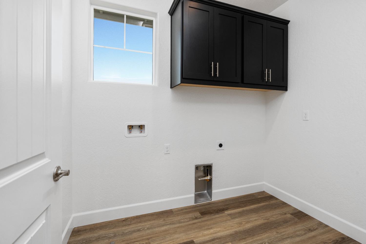 275 Huckleberry Road South Madera, CA 93636 - Photo 28 of 34 a view of empty room with wooden floor