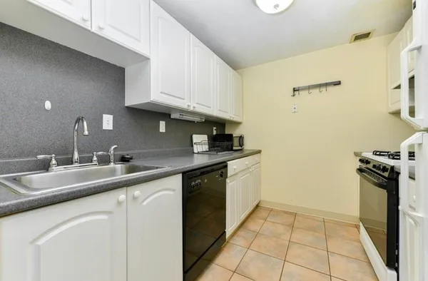 $3,100 | 15 North Beacon Street, Unit 612, Boston, MA 02134