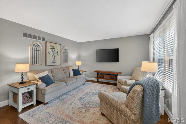 $390,000 | 709 Winding Path Lane, Ballwin, MO 63021