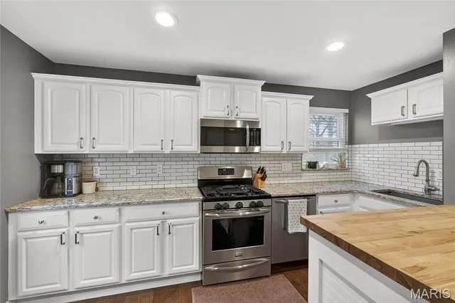 $390,000 | 709 Winding Path Lane, Ballwin, MO 63021