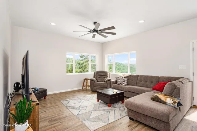 $535,000 | 155 Hammer Lane, Kingston, ID 83839