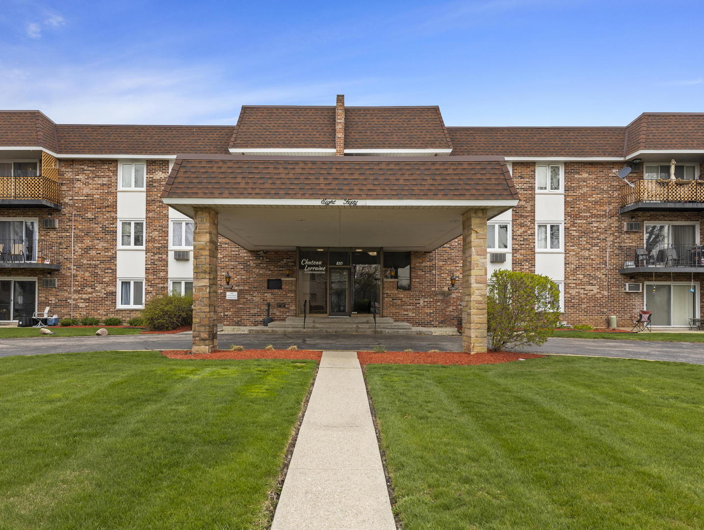 850 South Lorraine Road, Unit 3H Wheaton, IL 60189 - Photo 1 of 1 a front view of a house with a yard