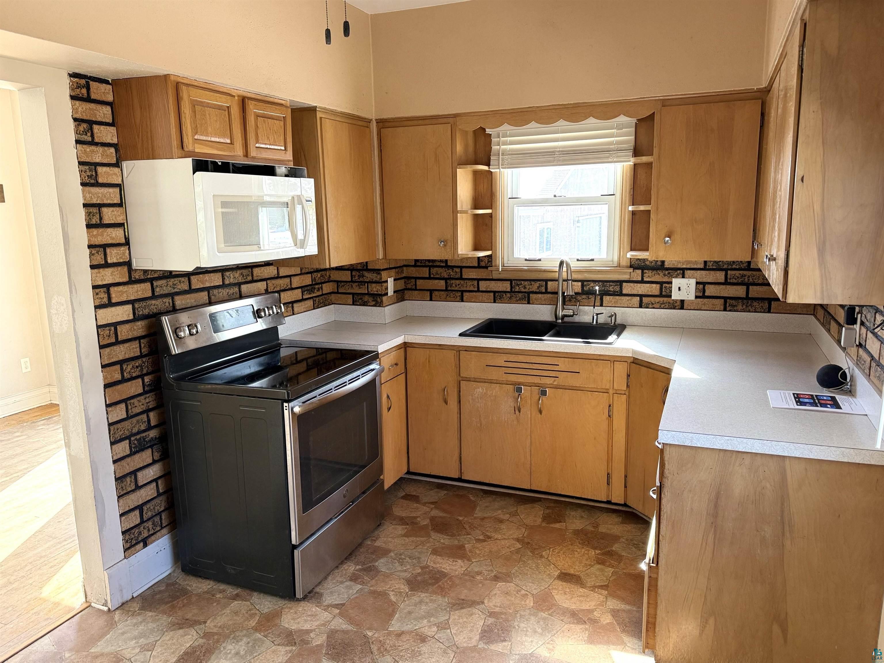 644 North 22nd Street Superior, WI 54880 - Photo 3 of 18