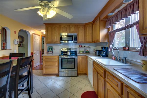 6 Locke Road Billerica, MA 01821 - Photo 12 of 28 Gallery Image 12