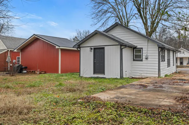 $1,100 | 208 Plummer Street, Lawrenceburg, TN 38464
