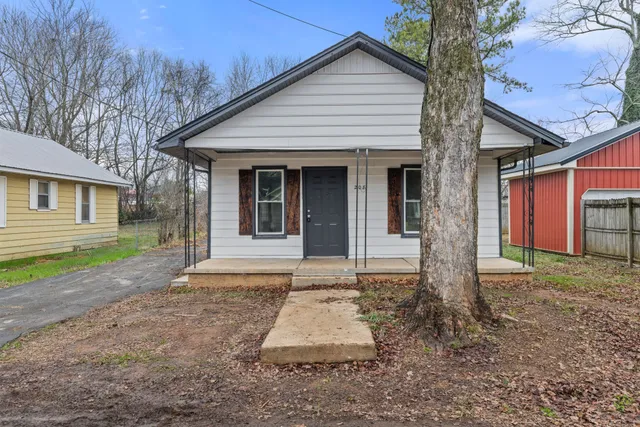 $1,100 | 208 Plummer Street, Lawrenceburg, TN 38464