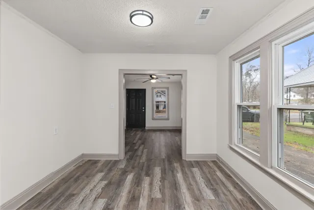 $1,100 | 208 Plummer Street, Lawrenceburg, TN 38464