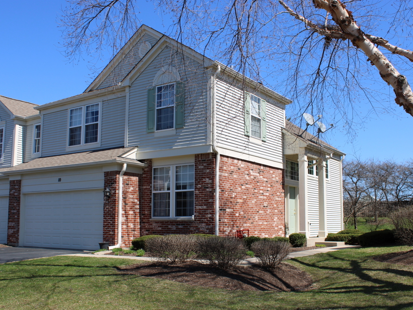 10 Parkside Court, Unit 10 Algonquin, IL 60102 - Photo 2 of 4 a front view of a house with a yard