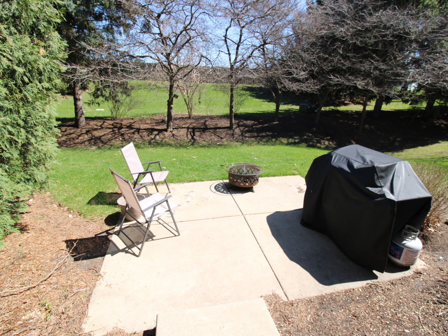 10 Parkside Court, Unit 10 Algonquin, IL 60102 - Photo 4 of 4 a view of a bench in a garden