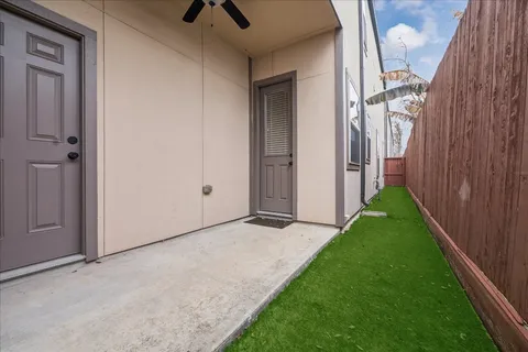 a view of a backyard with pathway