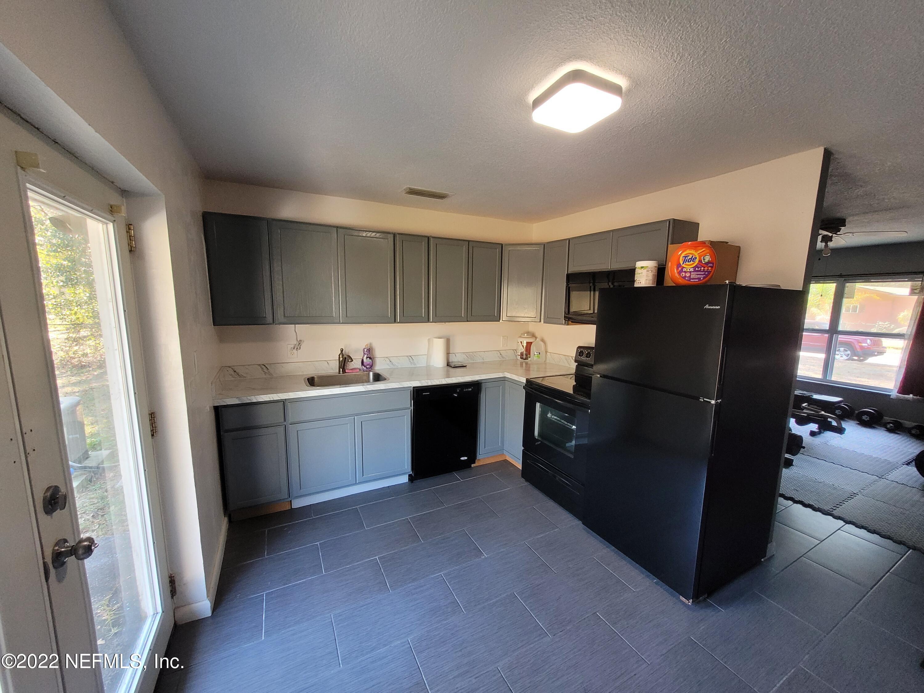 2805 Bainbridge Road Palatka, FL 32177 - Photo 3 of 12 Kitchen Pic 1